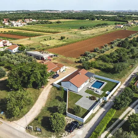 Vikendica House In Near Brijuni National Park *