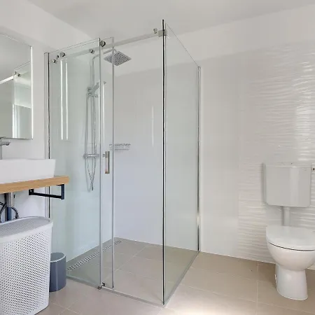 Semesterbostad Spacious In Valbandon